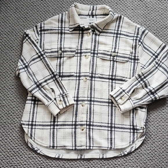 American Eagle Outfitters Jackets & Blazers - American Eagle Cream and Black Checkered Cotton Blend Shacket Women's Size Large